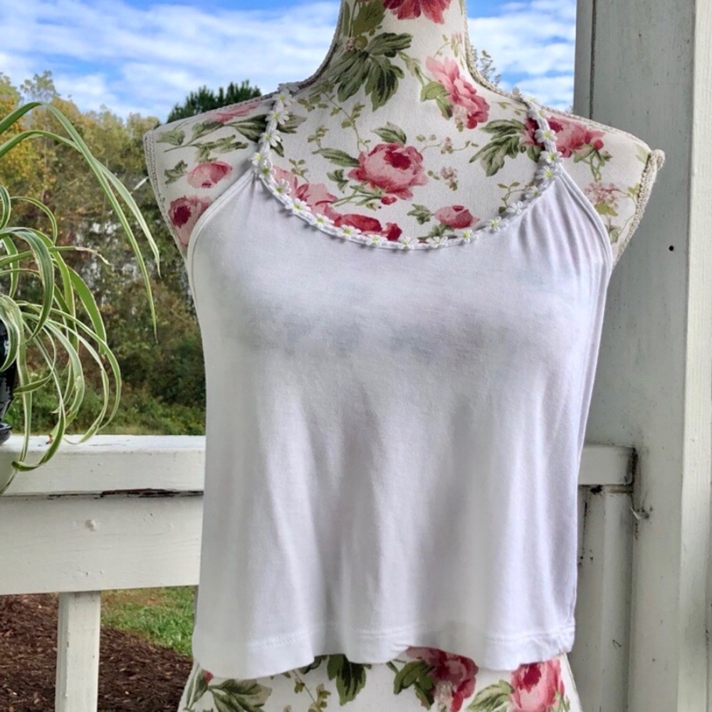 Daisy Chain Crop Top - Picture 3 of 9